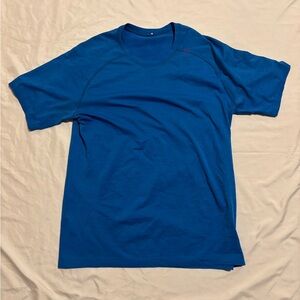 Blue men’s metal vent tech medium Lululemon shirt